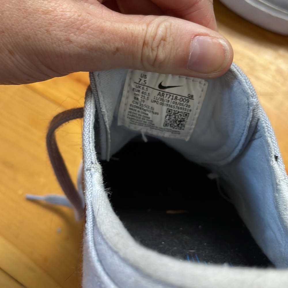 Nikes - Picture 5 of 5